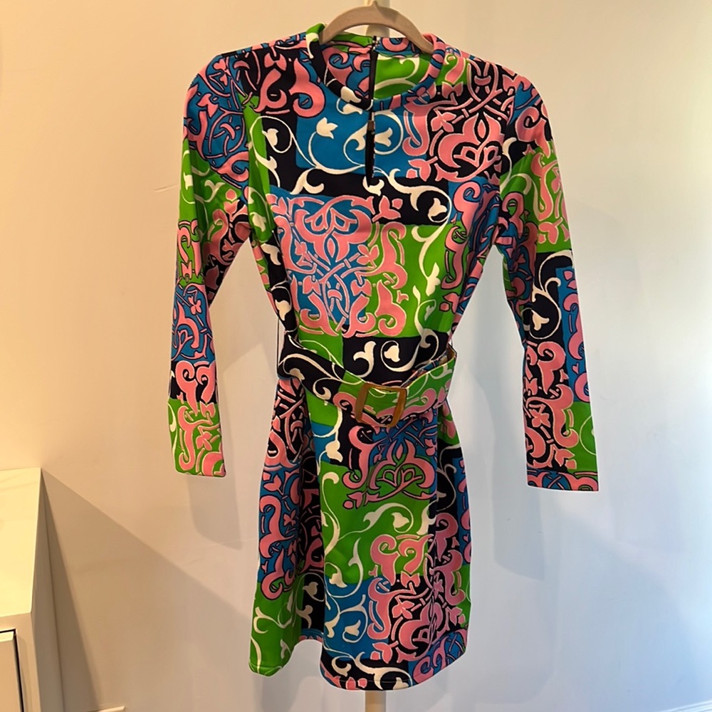 vintage 60s dress. Fits like a small/size 4.  Great condition, no stains/holes.